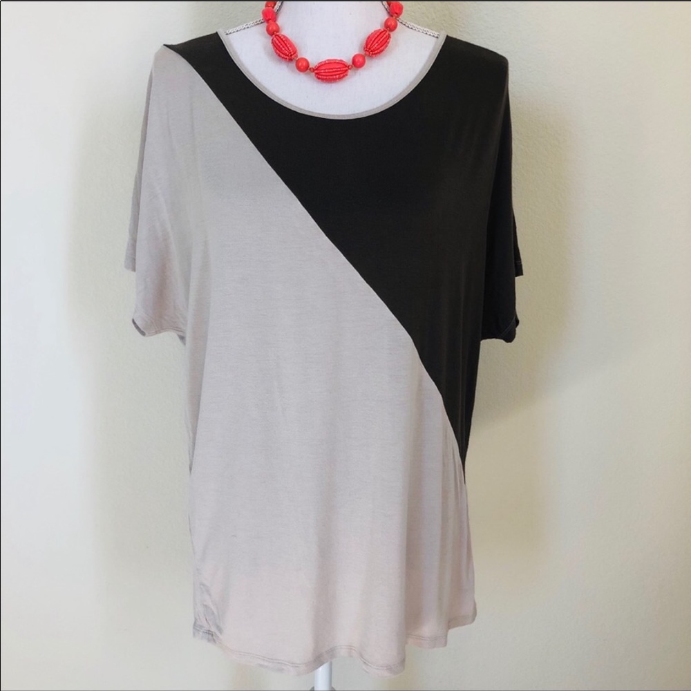 ,🌸5/$25🌸femme Basic Loose Fit Blouse Medium